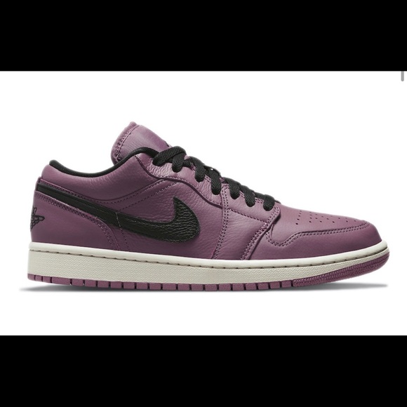 Women’s Air Jordan 1 Low - Picture 4 of 7